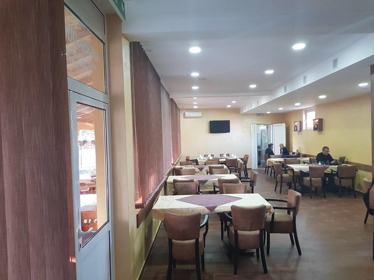 Di Camera Uno Belgrade Luaran gambar