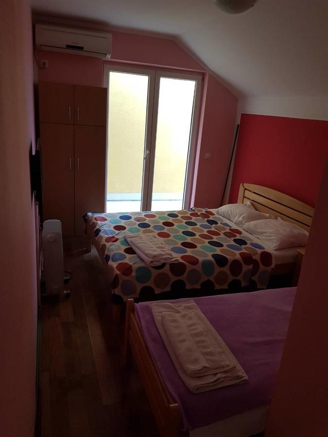 Di Camera Uno Belgrade Luaran gambar